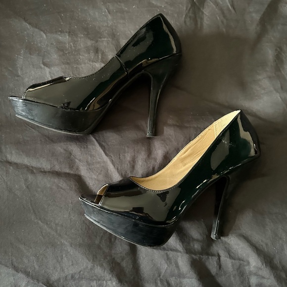 Patent Leather Kenneth Cole Reaction Platform Heels, Black size 8.5 - Picture 4 of 7
